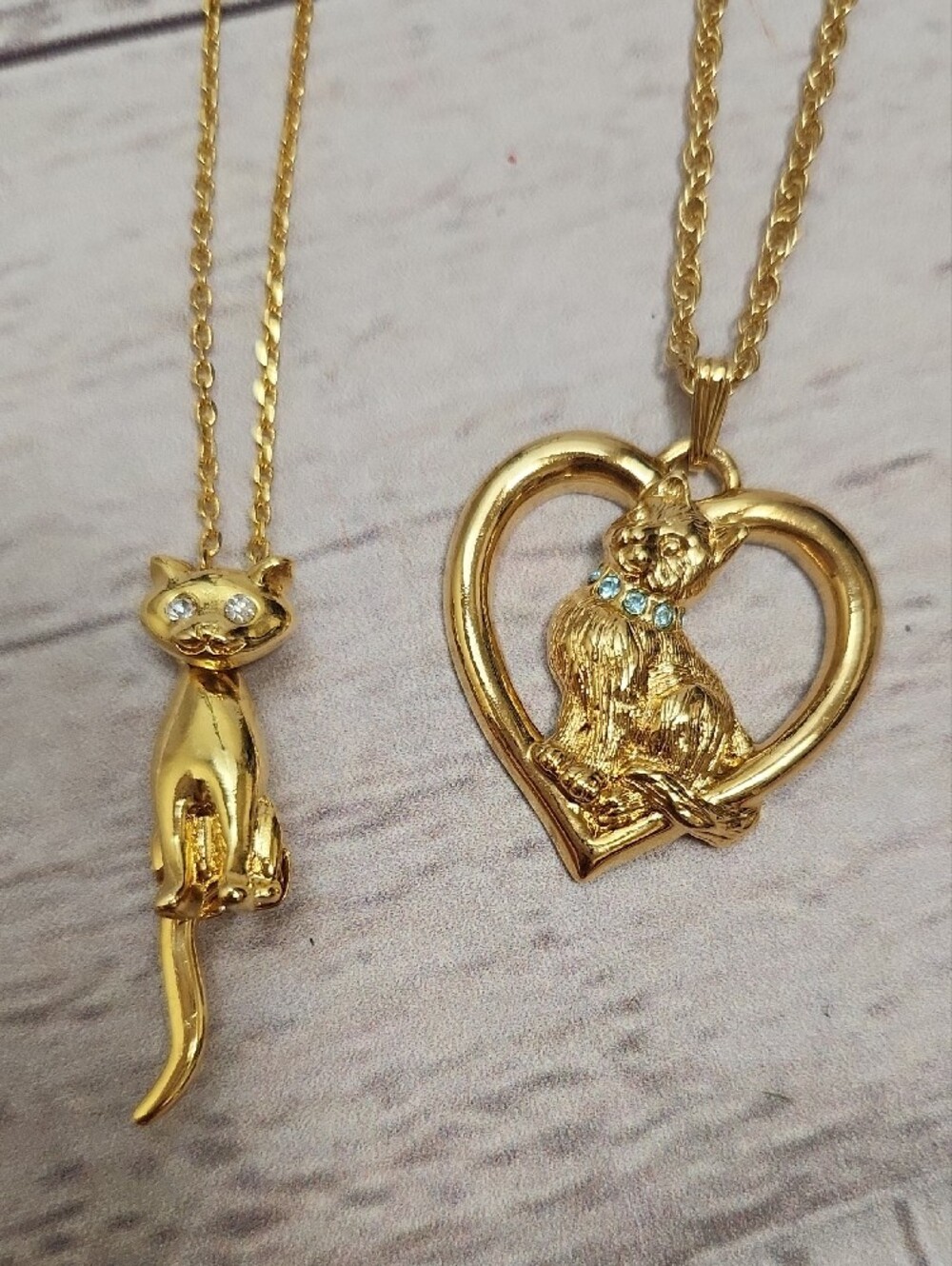 Gold Cat Heart Pendant Necklace - Women Jewelry - Picture 2 of 2